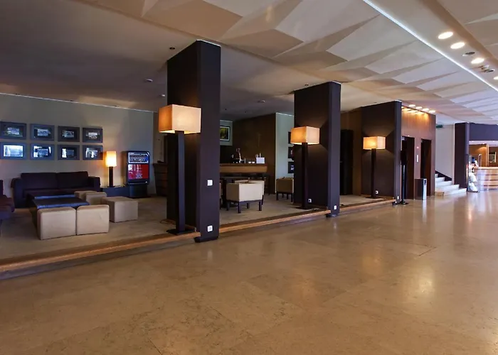 Carcavelos Beach Hotel 4*