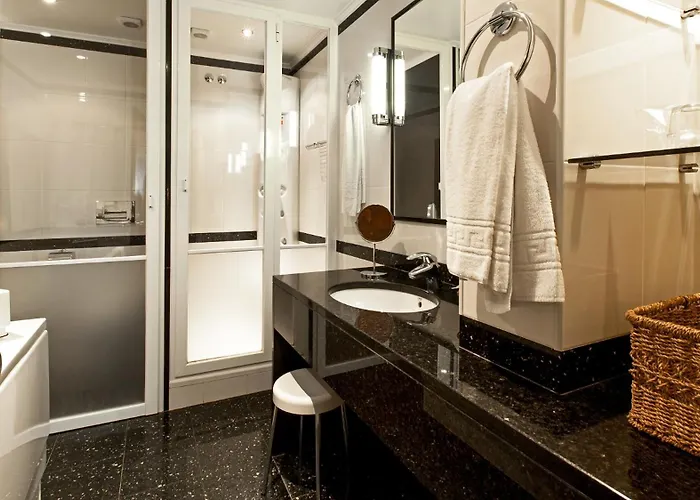 Carcavelos Beach Hotel فندق كاركافيلو