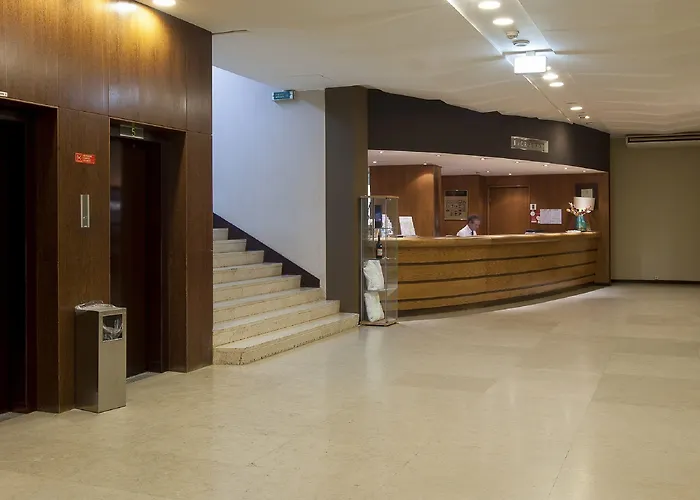 Carcavelos Beach Hotel 4*