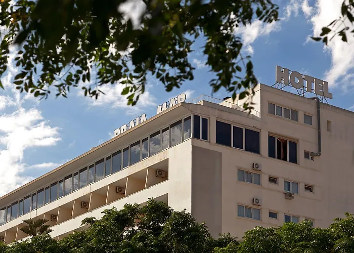 Carcavelos Beach Hotel 4*