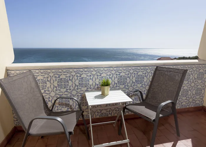 Carcavelos Beach Hotel