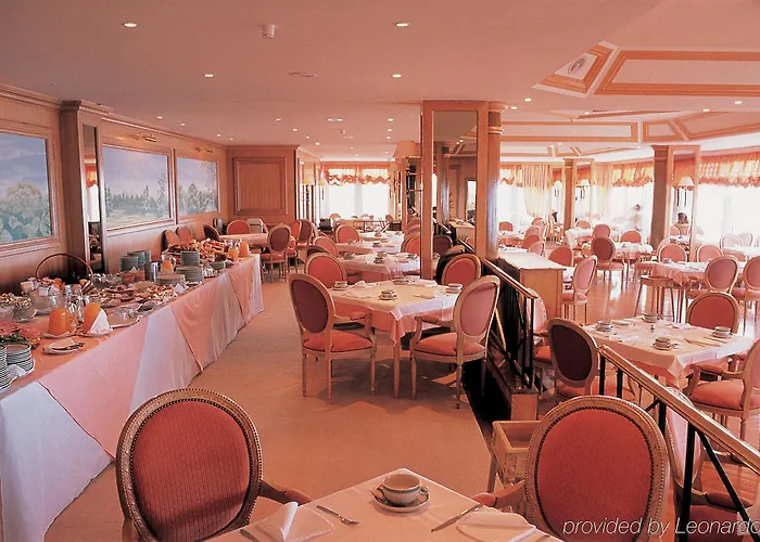 Carcavelos Beach Hotel 4*