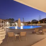Carcavelos Beach Hotel