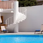 Carcavelos Beach Hotel