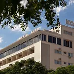 Carcavelos Beach Hotel 4*