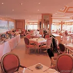 Carcavelos Beach Hotel 4*
