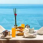 Carcavelos Beach Hotel