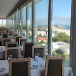Carcavelos Beach Hotel 4*