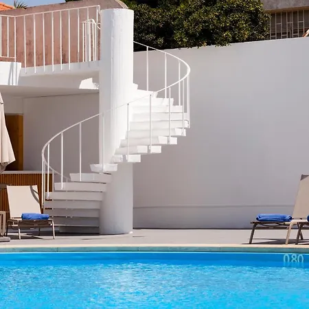 Carcavelos Beach Hotel