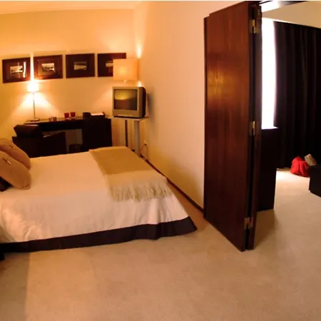 Carcavelos Beach Hotel Otel 4*