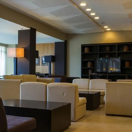Carcavelos Beach Hotel Otel 4*