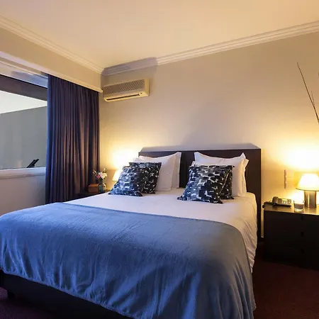Carcavelos Beach Hotel 4*