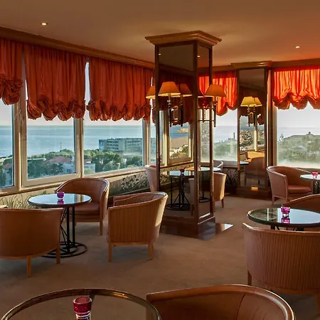 Carcavelos Beach Hotel 4*