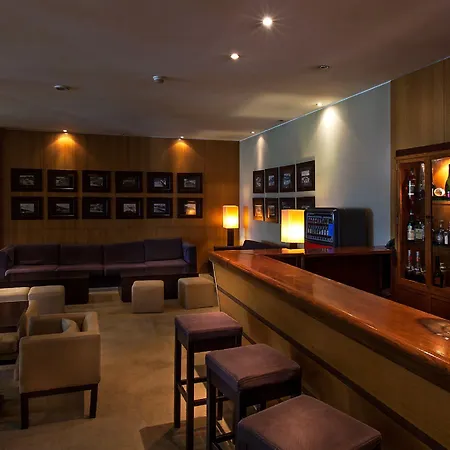 Carcavelos Beach Hotel קרקבלוס