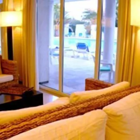 Carcavelos Beach Hotel