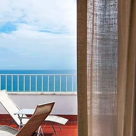 Carcavelos Beach Hotel מלון