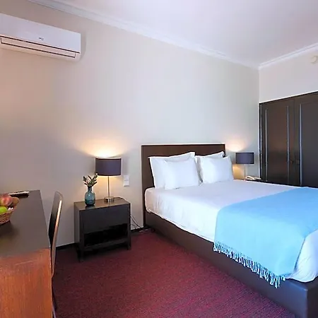 Carcavelos Beach Hotel מלון קרקבלוס
