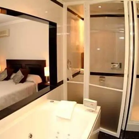 Carcavelos Beach Hotel 4*