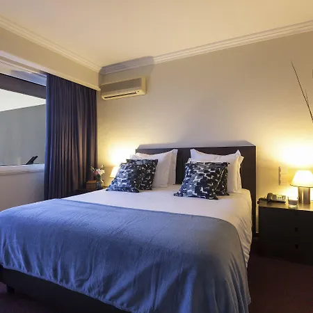 Carcavelos Beach Hotel 4*