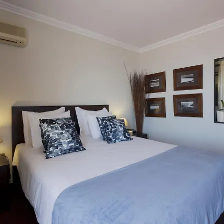 Carcavelos Beach Hotel