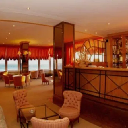 Hotel Carcavelos Beach Hotel 4*
