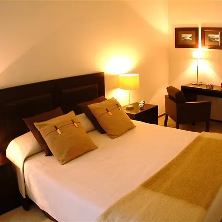Carcavelos Beach Hotel מלון 4*
