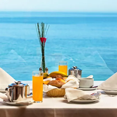Carcavelos Beach Hotel