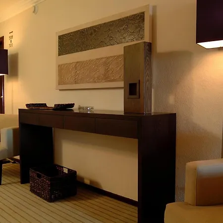 Carcavelos Beach Hotel 4*
