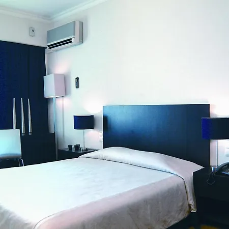 מלון Carcavelos Beach Hotel 4*