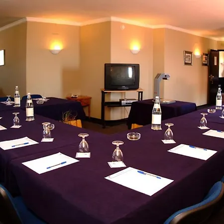 Carcavelos Beach Hotel 4*