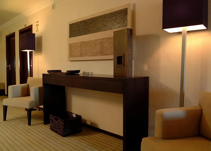 Carcavelos Beach Hotel 4*