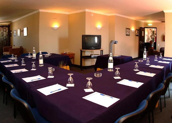 Carcavelos Beach Hotel 4*